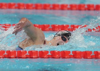 Ledecky beats her own 800m freestyle world record