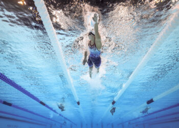 Ledecky outduels McIntosh in sizzing 400m free