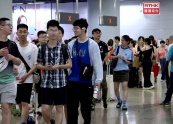 Lok Ma Chau throngs spark call for action stations