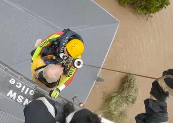 Massive floods strand over 50,000 in eastern Australia