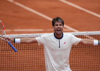 Medvedev misery as Norrie advances in French Open