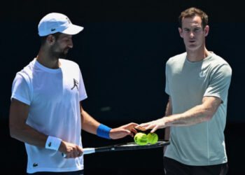 Murray splits with Djokovic after barren run