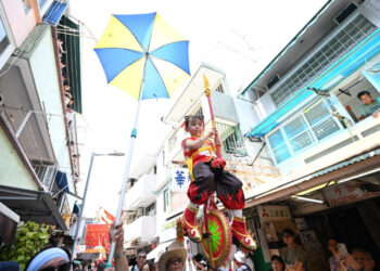 Olympians, Ne Zha feature in Cheung Chau bun fest