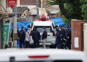 Police arrest man after car hits children in Osaka