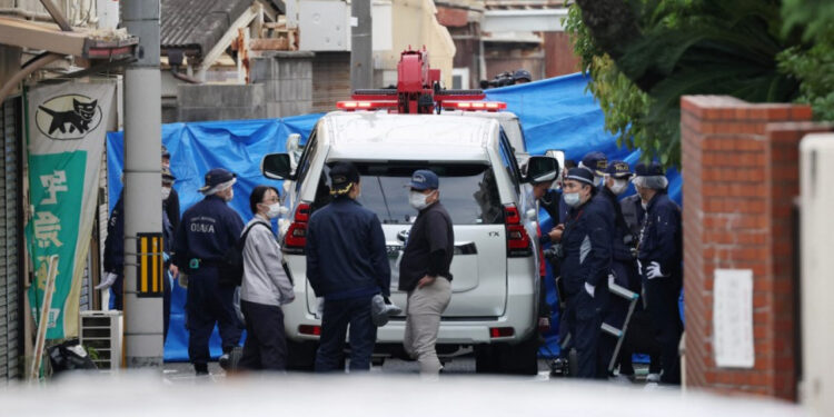 Police arrest man after car hits children in Osaka