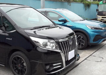 Police arrest two after illegal ride-hailing operation