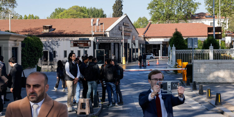 Russian team lands in Istanbul for Ukraine peace talks