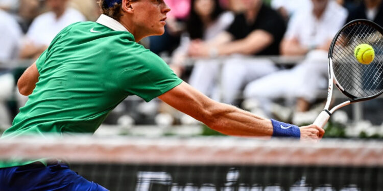 Sinner, Djokovic breeze into French Open third round