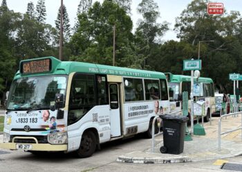 Traffic smooth at East Dam as holiday influx starts