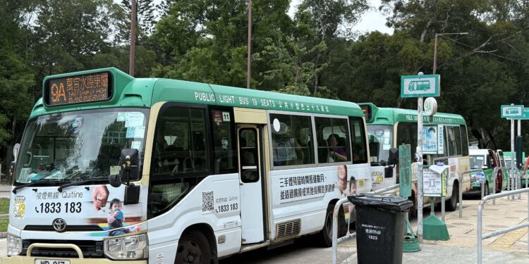 Traffic smooth at East Dam as holiday influx starts
