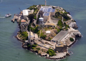 Trump orders reopening of defunct Alcatraz prison
