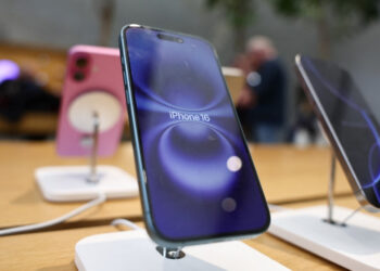 Trump targets Apple, EU in new trade threats