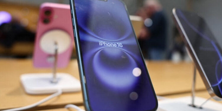 Trump targets Apple, EU in new trade threats