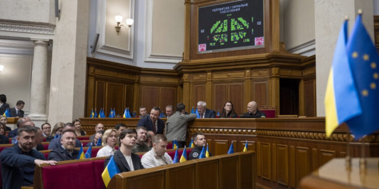 Ukraine lawmakers vote to ratify minerals deal with US