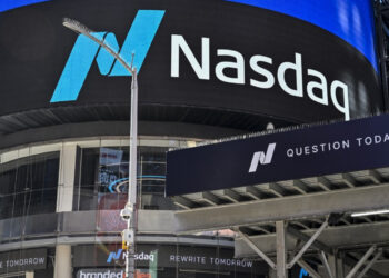 US stocks boosted by gains in Microsoft, Meta