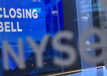 US stocks end mostly up after mixed data