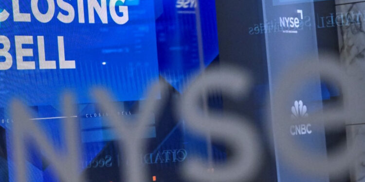 US stocks end mostly up after mixed data