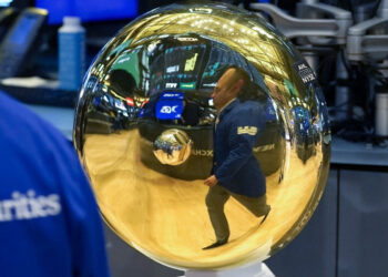 US stocks end strong week on winning note