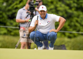 Vegas clings to PGA lead as rivals stay on his tail