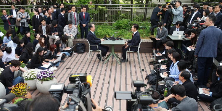 Yoon party drops presidential cadidate at 11th hour