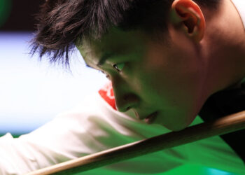 Zhao leads Williams 11-6 in world snooker final