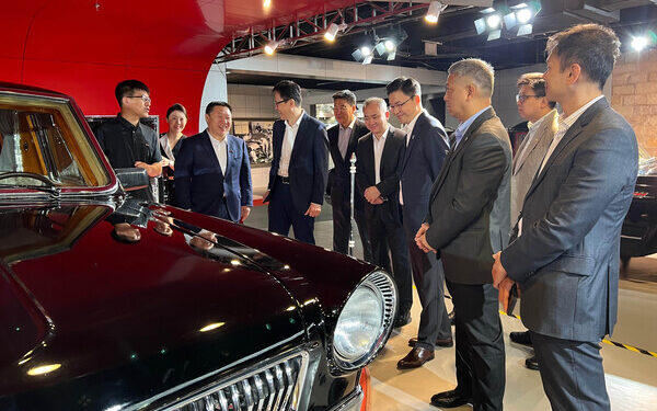 Sun Dong visits automobile firm