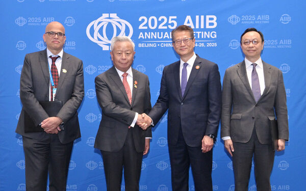 FS attends AIIB meeting in Beijing