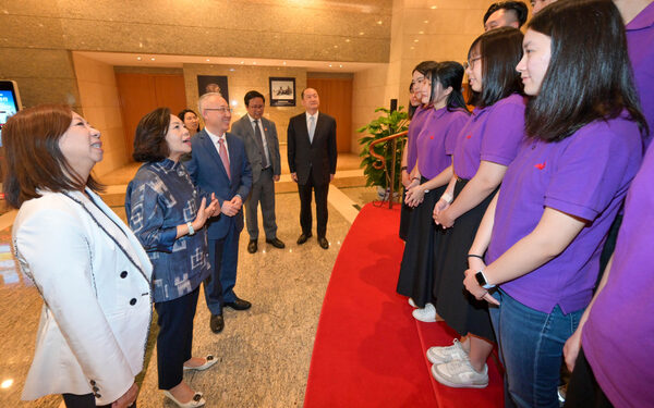 UN interns visit foreign affairs office