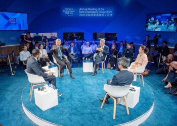 Yidu Tech’s AI Agents Now Handle 20% of Hospital Tasks: Human-Machine Collaboration Model Showcased at Summer Davos