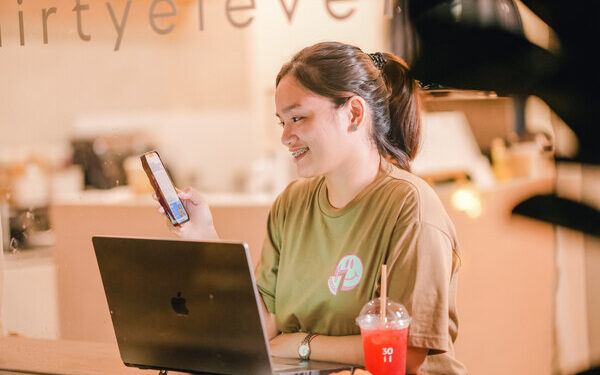 Ph fintech GCash gives Filipinos free access to insurance through “Buy Load” service