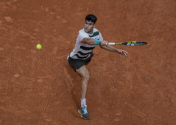 Alcaraz downs Shelton to reach French Open last eight