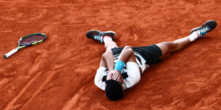 Alcaraz outlasts Sinner to win French Open classic