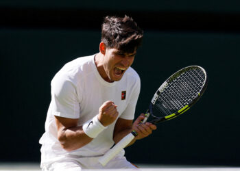 Alcaraz survives scare, Sabalenka cruises at Wimbledon