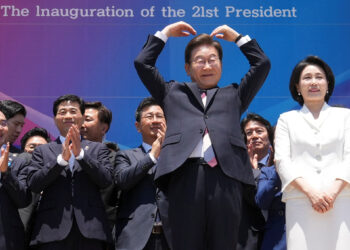 Challenging times ahead as Lee sworn in as president