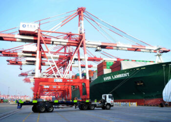 China export growth slows on plunge in US shipments