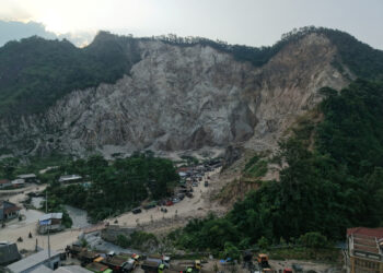 Death toll in Indonesian quarry rockfall rises to 18