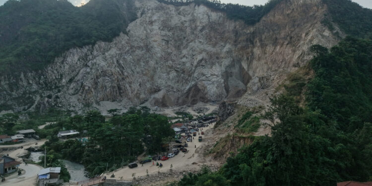 Death toll in Indonesian quarry rockfall rises to 18