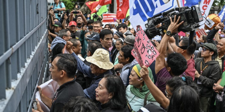 Duterte impeachment confusion amid Senate delay