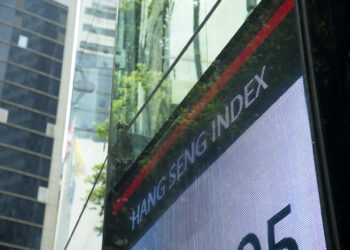 Hong Kong stocks open flat following Xi-Trump talks