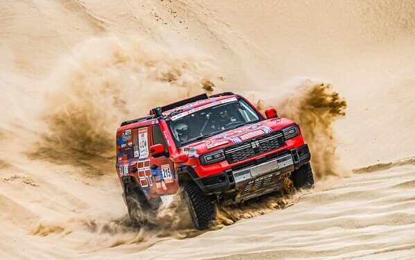 JETOUR G700’s Historic Debut at the 2025 Taklimakan Rally