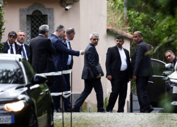 Iran wants guarantees of no sanctions for nuke deal