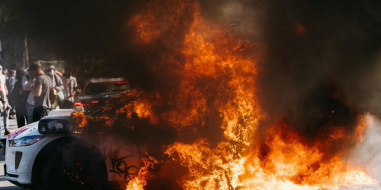 LA protests spark HK and Chinese consulate warnings