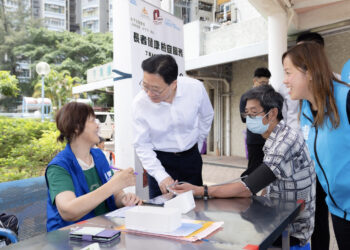 Liaison office director Zhou Ji pays district visits