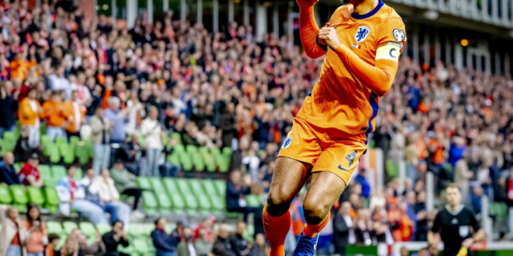 Netherlands, Finland cruise in World Cup qualifying