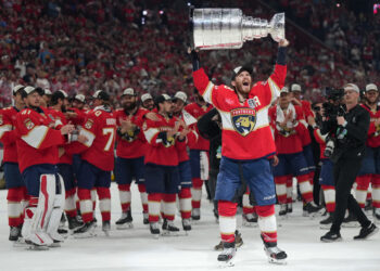 Panthers retain Stanley Cup by routing Oilers in G6