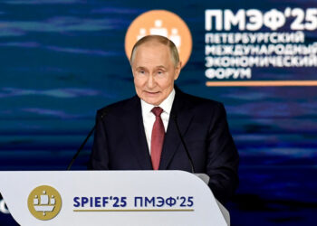 Putin warns Russia must not fall into recession