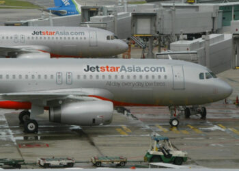 Qantas shuts budget subsidiary Jetstar Asia