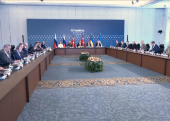 Russia sets out strict terms at peace talks