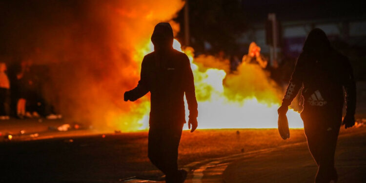 Third night of violence hits Northern Ireland town