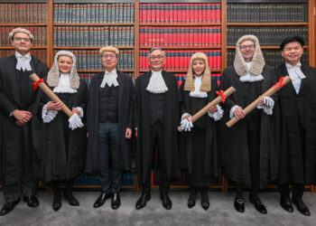 Top judge urges senior counsel to defend rule of law